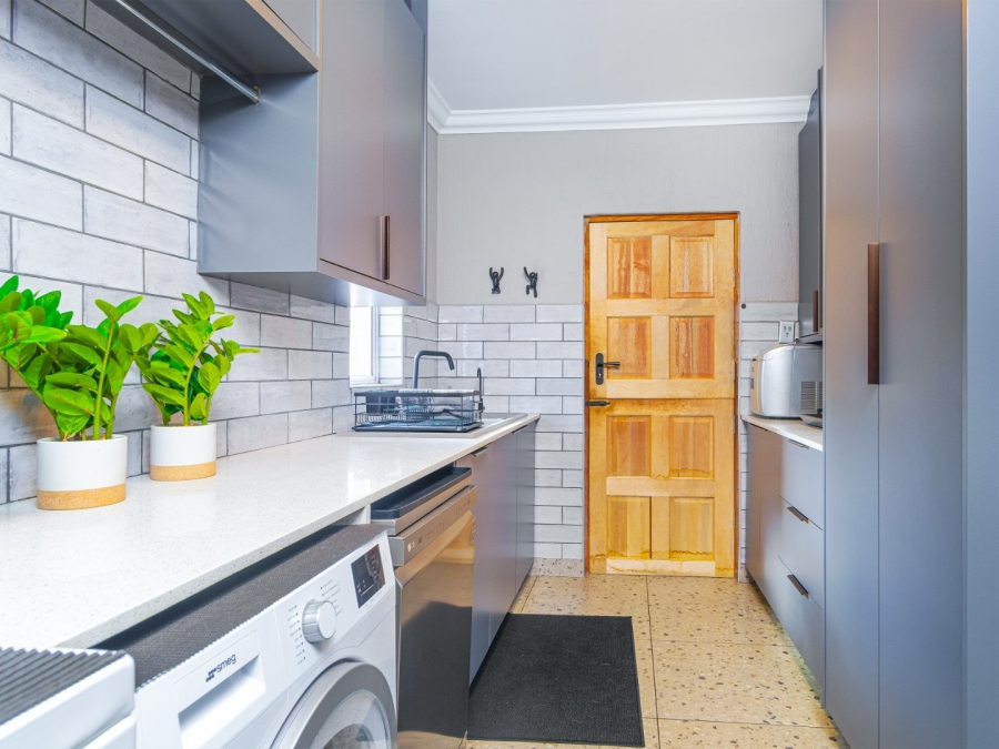 6 Bedroom Property for Sale in Kosmos Ridge North West